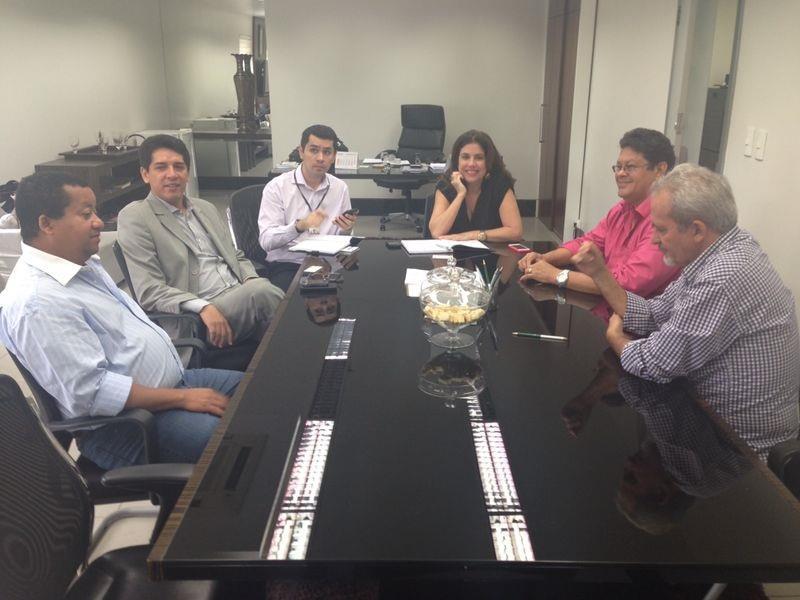 Representantes do Coren/PA e COFEN reunidos com a administração do Hangar -Centro de Convenções da Amazônia